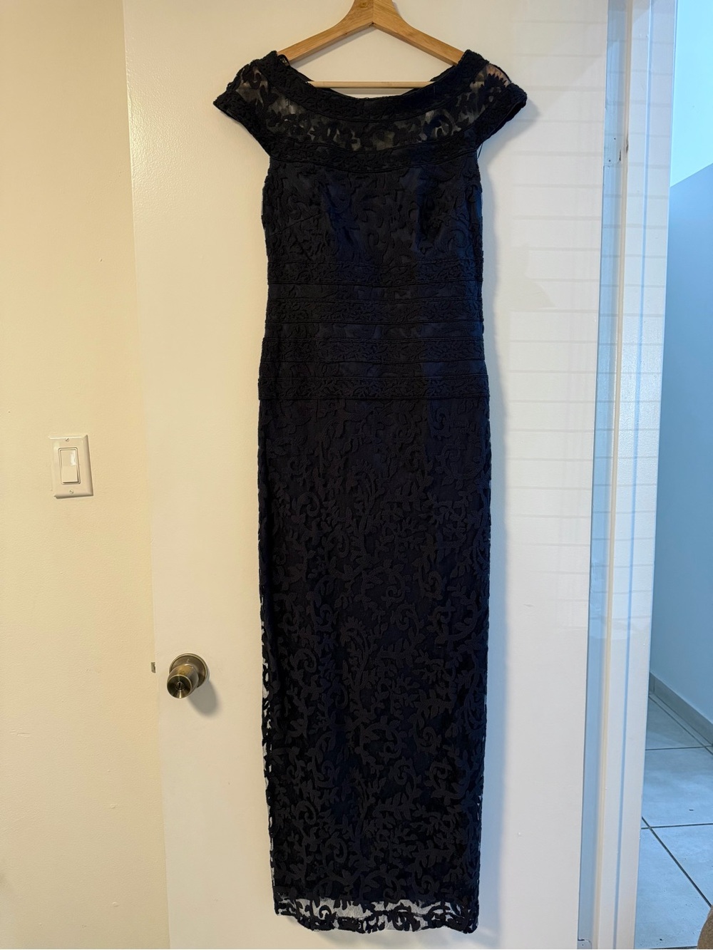TADASHI SHOJI Navy Floral Lace Maxi Dress Size 2 Like New